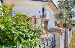 1 Bedroom Lovely Apartment In Capezzano Pianore
